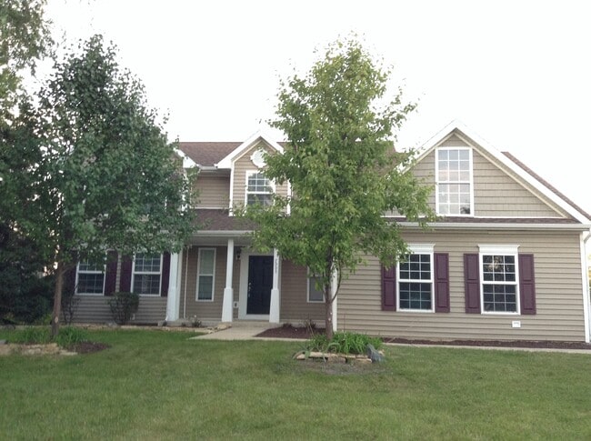 Building Photo - 7003 Pyramid Dr