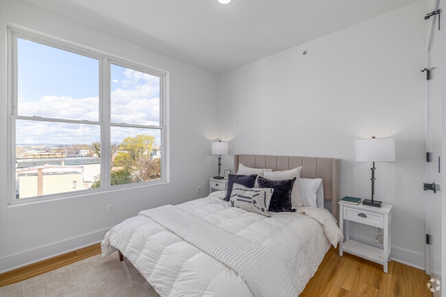 1BR, 1BA - 422SF - Bedroom