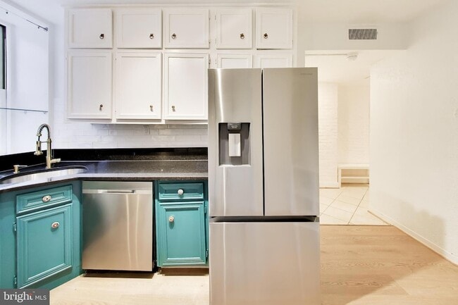Photo - 3014 Dent Pl NW Unidad 4E