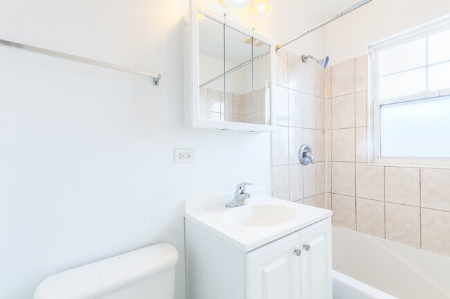 Photo - 4240 W Nelson St Unidad 2