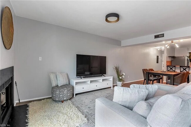 Photo - Hampton Blvd Unit 206