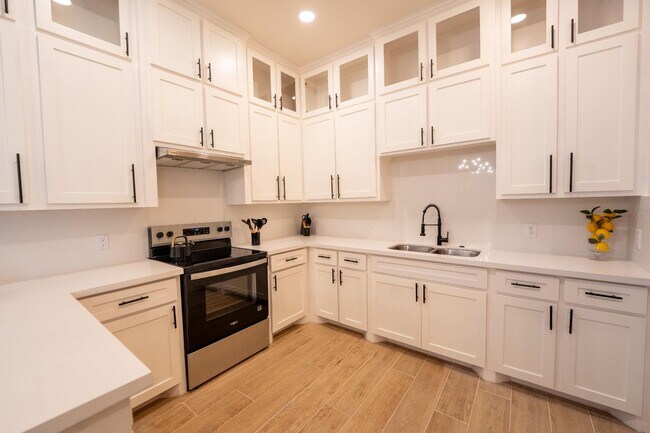 Photo - 3229 E Grimes St