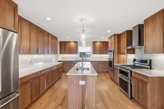 24 Fairfield St