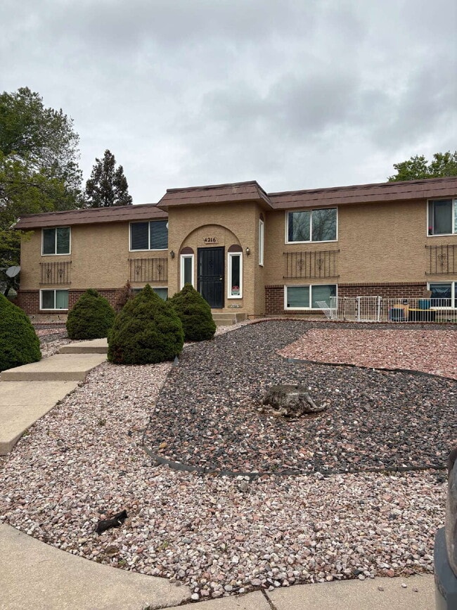 Building Photo - 2 bedroom - Forrest Hill Ct Unit C
