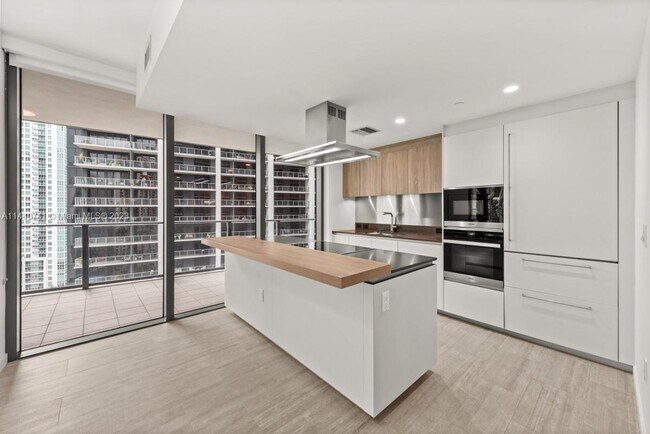 Photo - 1000 Brickell Plz