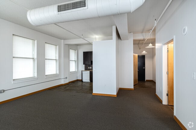 1BR, 1BA - 948SF - Living Room