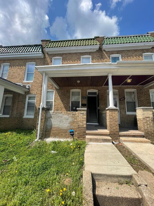 Photo - 3 Bedroom Home with Porch, Fenced Yard, and Water Included on Barclay Street