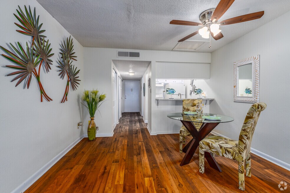 Efficiency, 1 BA - 509SF