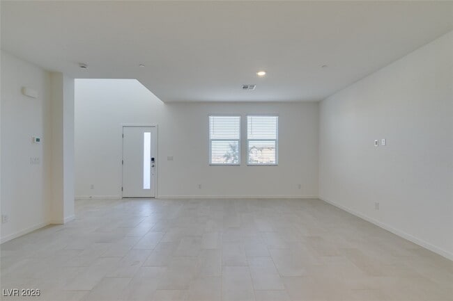 Photo - 302 Walsh Peak Ave