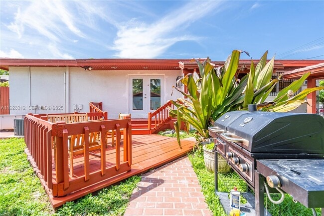 Building Photo - 1841 SW 29th Ave Unit 3