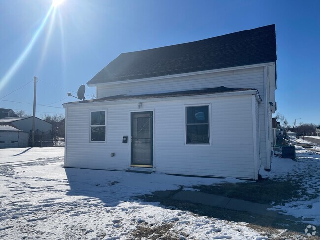 Building Photo - Two Bedroom One Bedroom Home