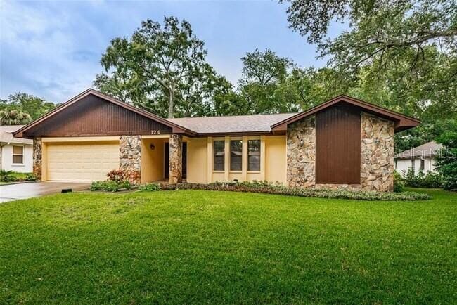 Building Photo - 124 Mayfair Cir W Rental