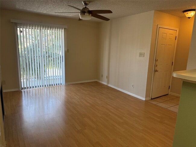 Building Photo - 2121 Hepburn St Unit 1102