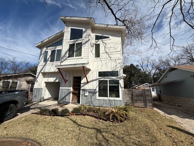 Building Photo - Midtown Modern Brentwood - Dynamite Home