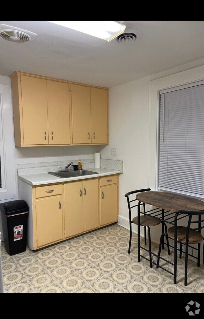 Building Photo - 1720 Roseland St Unit 3 Rental