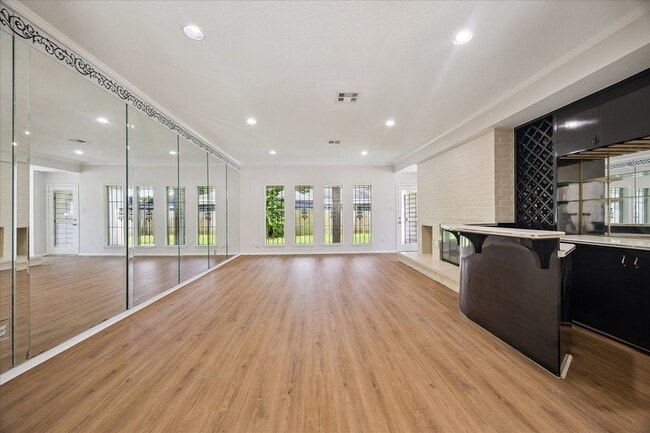 Photo - 7618 Bankside Dr