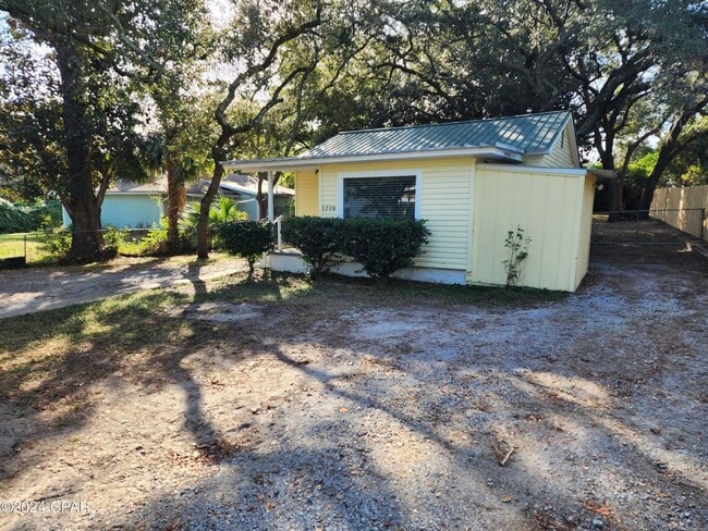 Photo - Tiny home vibe on a large private lot!!