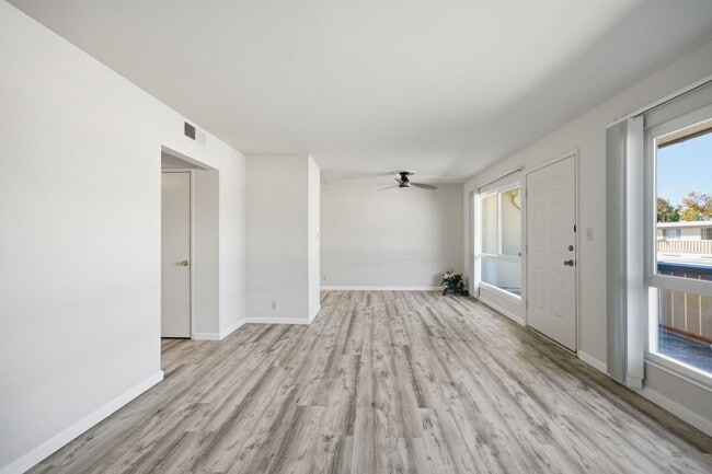 Photo - 401 Whitehall Rd Unidad 409D