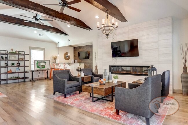 Clubhouse Lounge - Universal at Thompson Creek