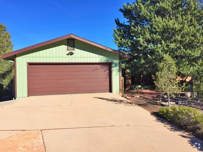 Building Photo - 656 Thunderbird Dr Rental