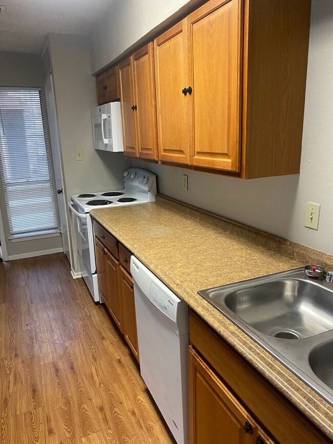 Photo - 513 S Bowen Rd