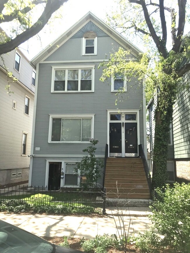 Building Photo - 3112 N Kenmore Ave Unit G Rental
