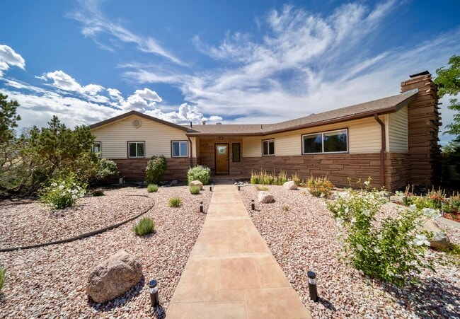 Redlands Home on 1.5 Acres - 425 Rio Vista Rd