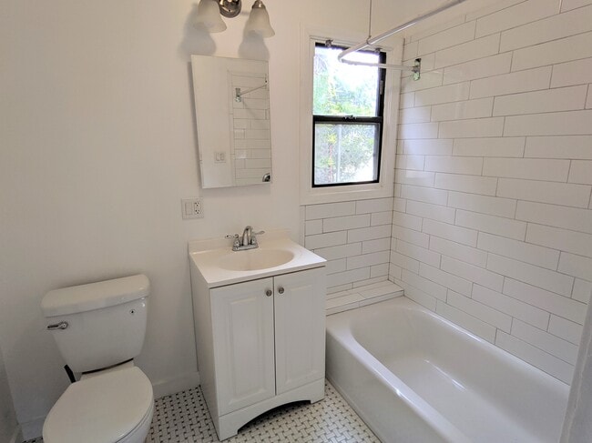 Building Photo - 126 E Ave 32 Rental