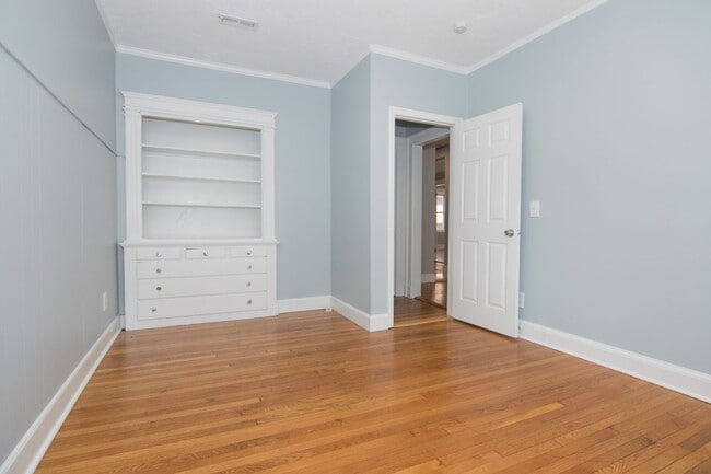 Photo - Large 4 Bed 2 Bath 15mins to BU on the "B" Line