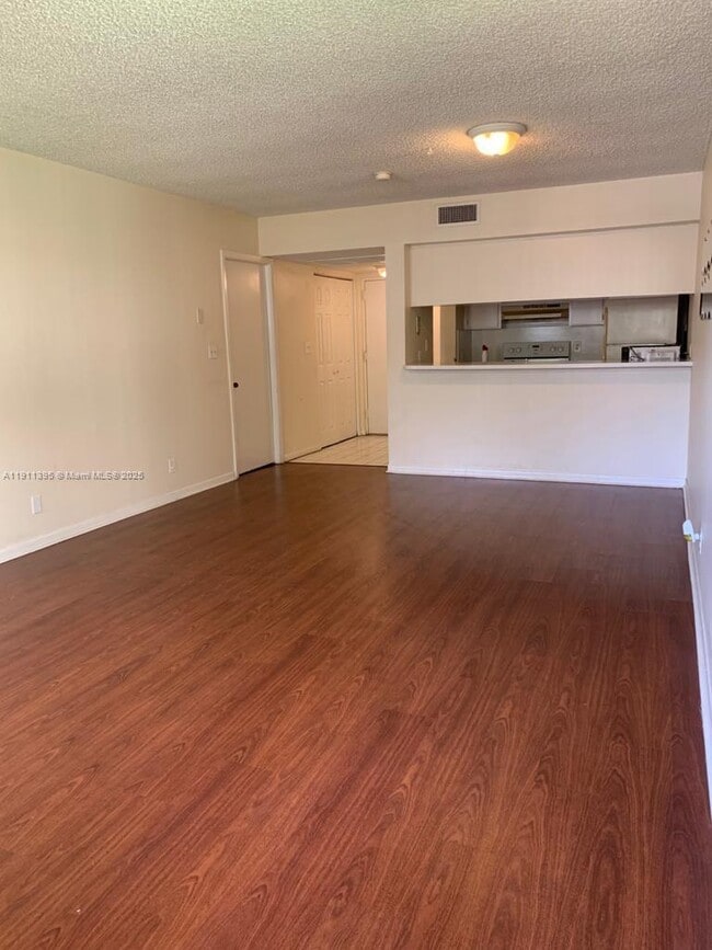 Building Photo - 8180 Geneva Ct Unit 124