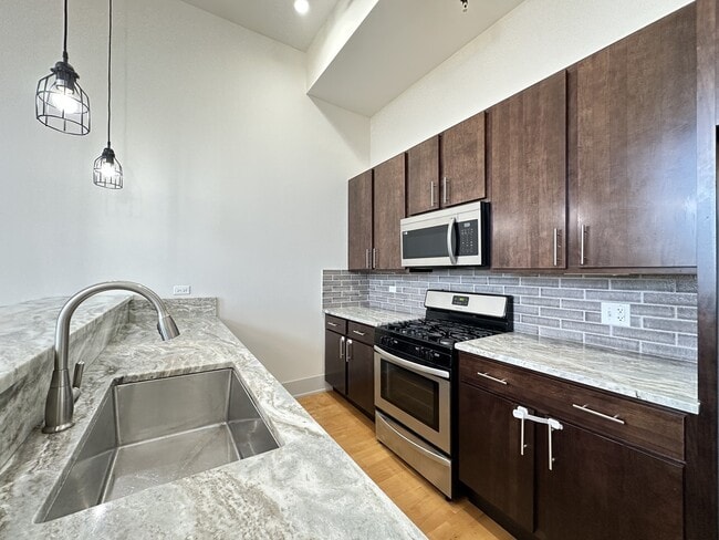 Photo - 1432 W 21st St Unit 123