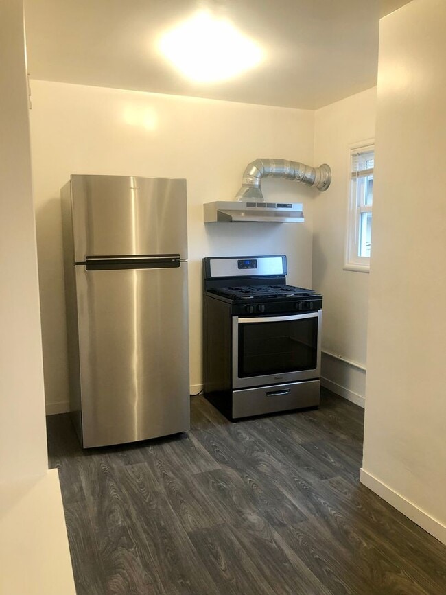 Photo - Remodeled top floor 1 Bd with hardwood flooring and spacious modern kitchen! Unit C