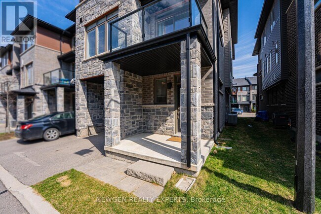 Photo - 30 Times Square Blvd