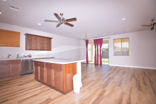 Photo - 343 Armitage Way