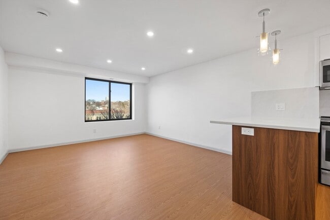 Photo - 1243 Beacon St Unit 5