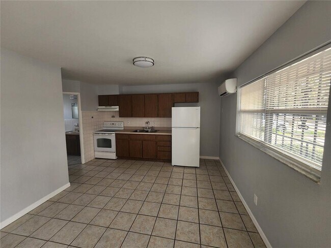 Photo - 906 E 108th Ave