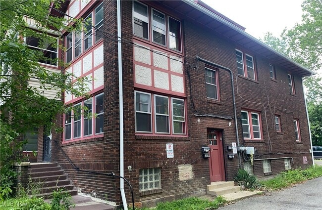 Building Photo - 280 Fairgreen Ave Unit 3