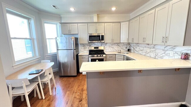 Building Photo - 54 Crescent Ave Unit 1