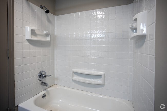 2 BR, 1.5 BA Townhome - 1,240SF - West Towne Manor