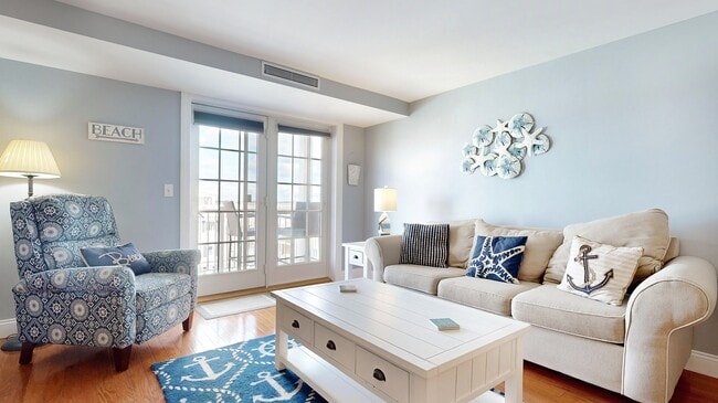 Building Photo - 1 E Grand Ave Unit Grand Victorian