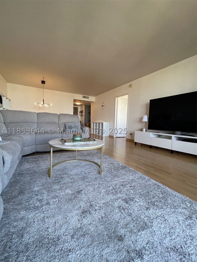 Photo - 2500 Parkview Dr Unit 903