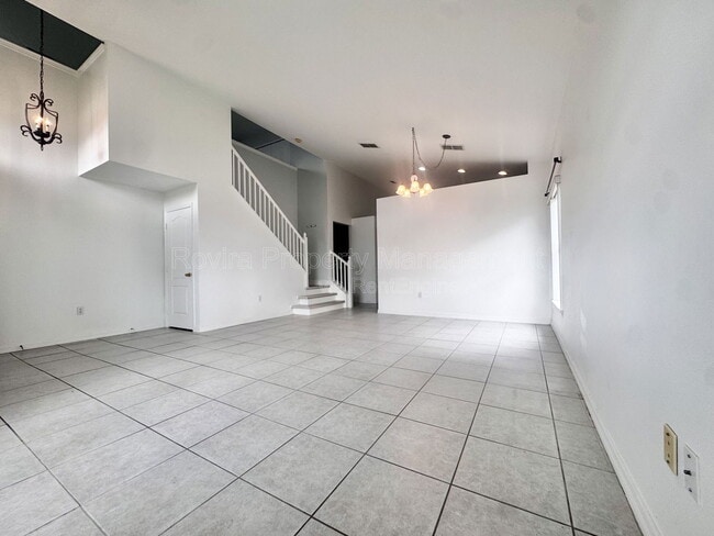 Photo - 661 Hacienda Cir