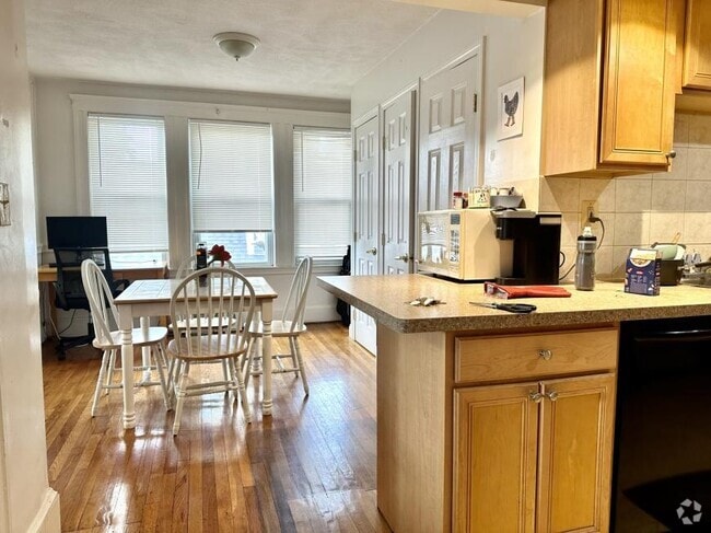 Building Photo - 3 bedroom in Somerville MA 02141 Rental