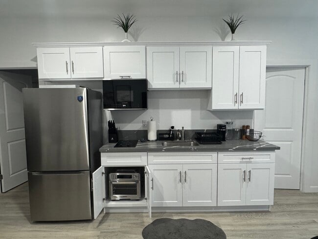 Photo - 1023 N Gage Ave Unidad Casa Sebastian