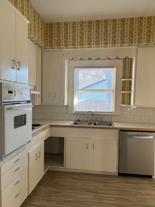 Photo - 523 E Elm St