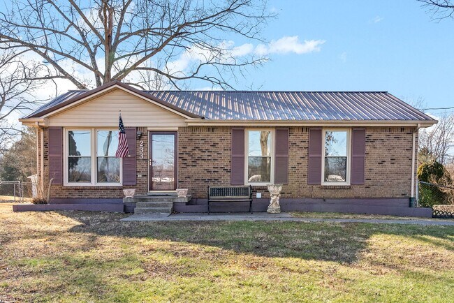 Building Photo - 233 Old Hopkinsville Hwy