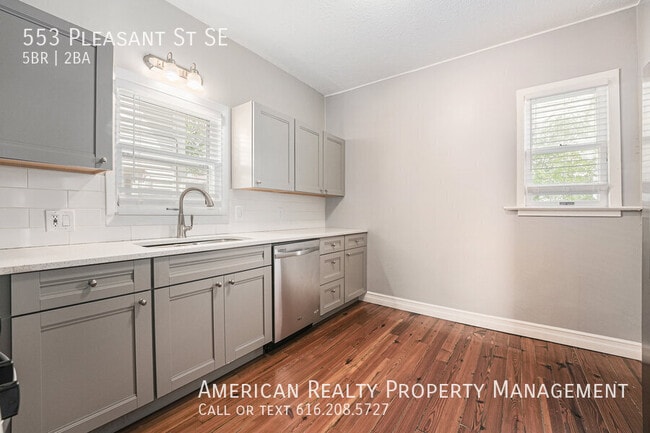 Photo - 553 Pleasant St SE