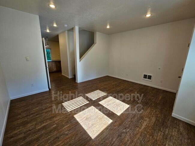 Photo - 1205-1207 NE Monroe St