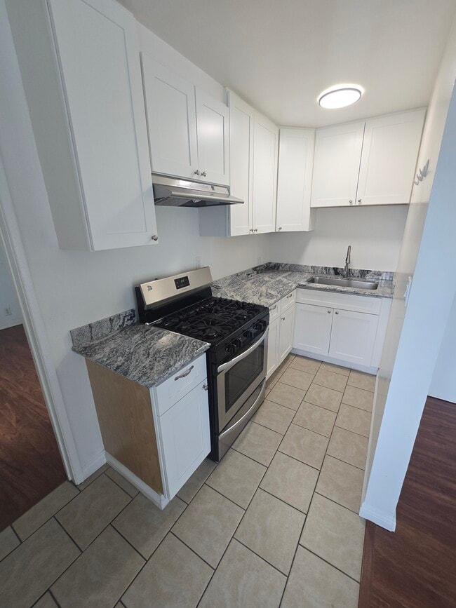 Photo - 1818 W Victory Blvd Unit C