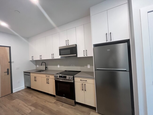 Building Photo - 506 Communipaw Ave Unit 204